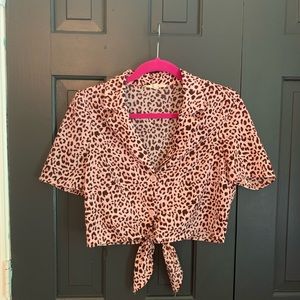 Adorable pink cheetah print blouse!